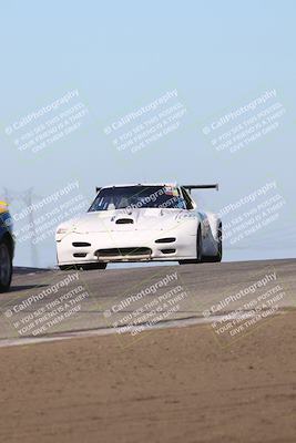 media/Oct-26-2025-CalClub SCCA (Sun) [[8ce1e69566]]/Group 4/Grapevine/